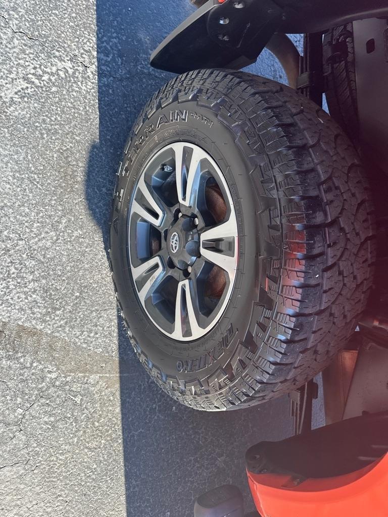 Toyota Tacoma TRD Off Road Double Cab 5' Bed V6 4x4 MT (Natl) 2018