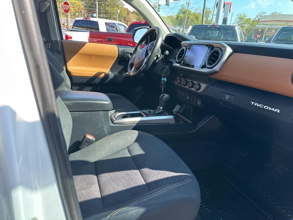 Toyota Tacoma 4WD TRD Off Road Double Cab 5' Bed V6 MT (Natl) 2020