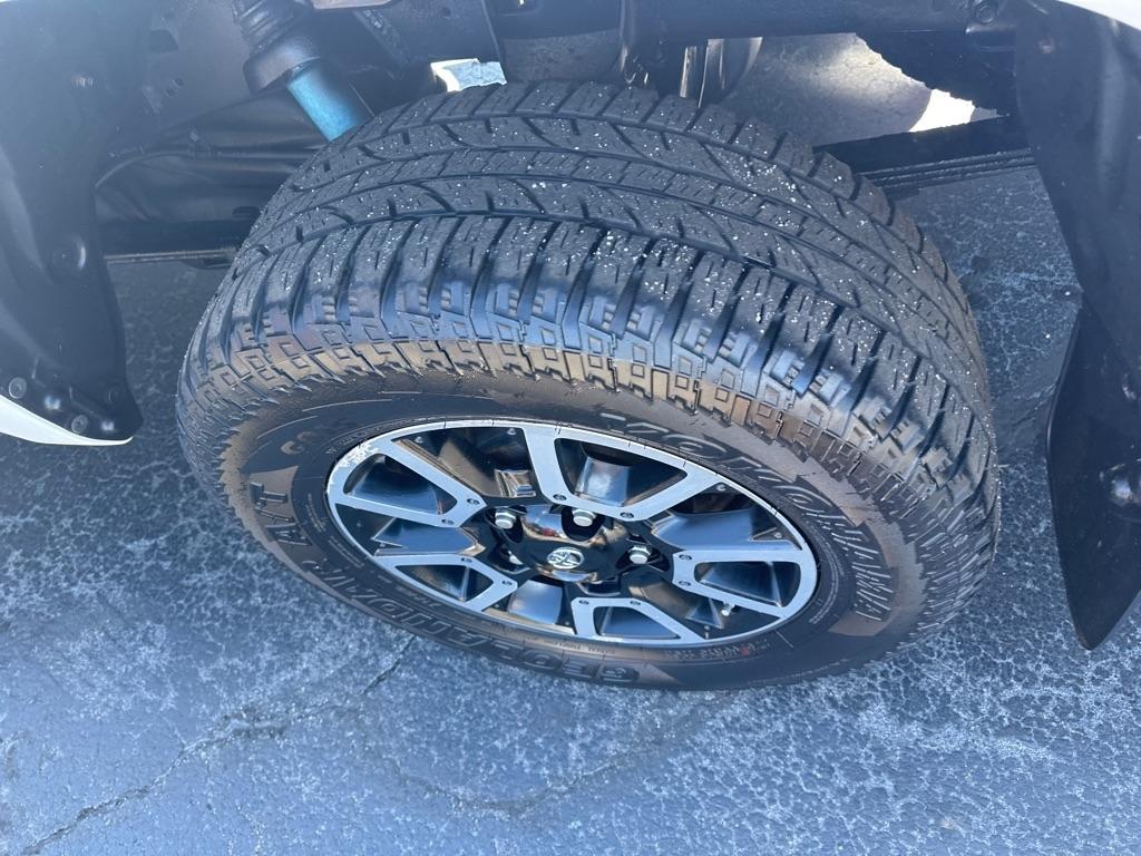 Toyota Tundra 4WD Truck CrewMax 5.7L V8 6-Spd AT TRD Pro (Natl) 2016