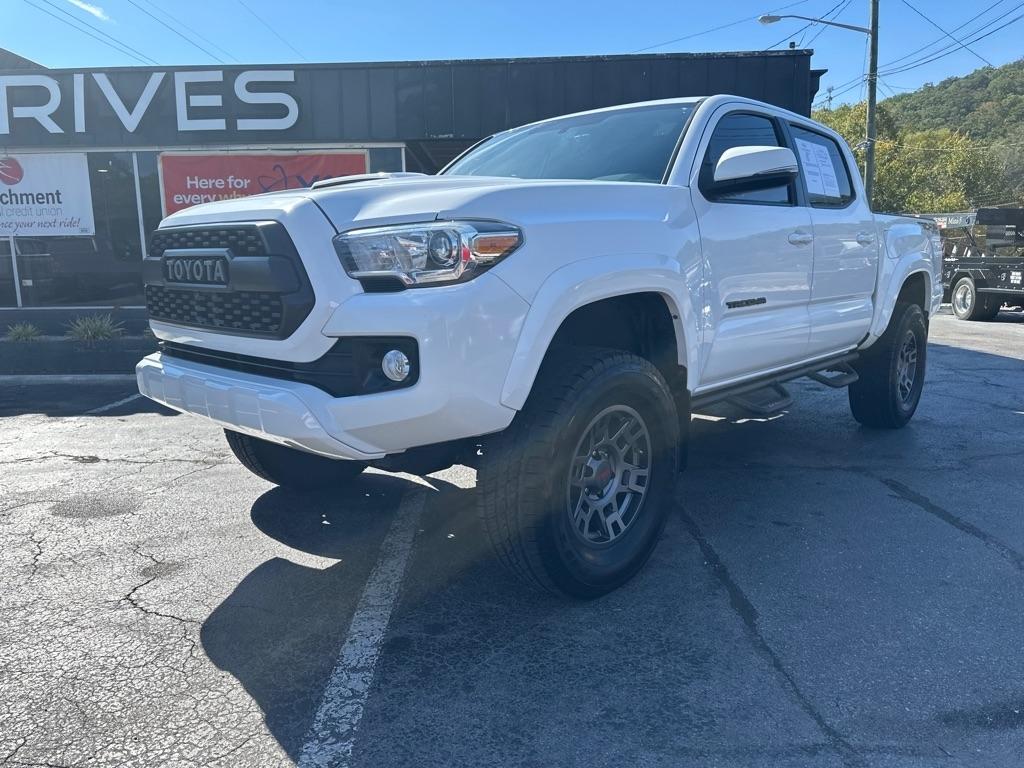Toyota Tacoma TRD Off Road Double Cab 5' Bed V6 4x4 MT (Natl) 2017