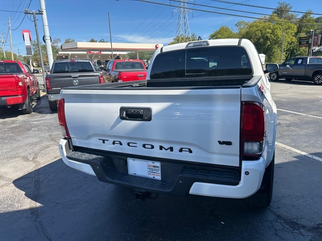 Toyota Tacoma TRD Off Road Double Cab 5' Bed V6 4x4 MT (Natl) 2017