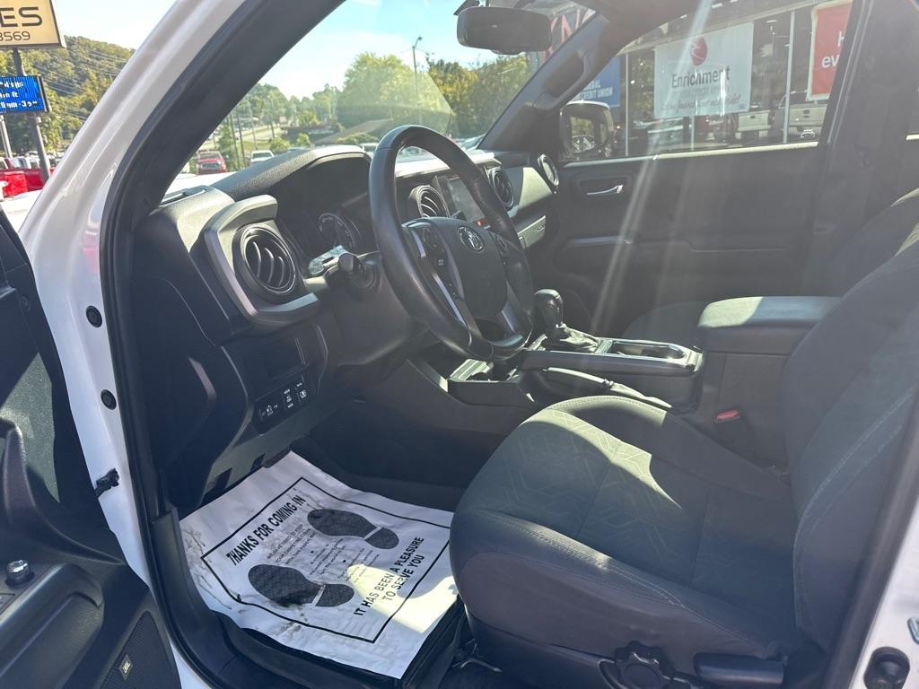 Toyota Tacoma TRD Off Road Double Cab 5' Bed V6 4x4 MT (Natl) 2017