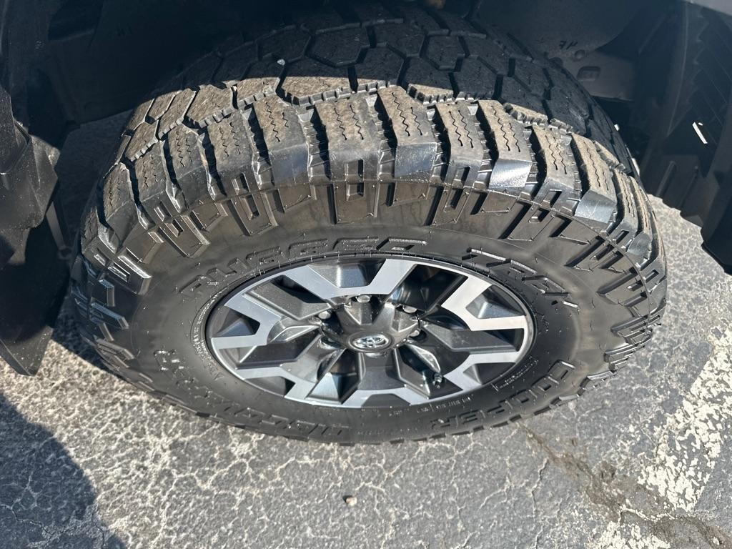 Toyota Tacoma TRD Off Road Double Cab 5' Bed V6 4x4 MT (Natl) 2018