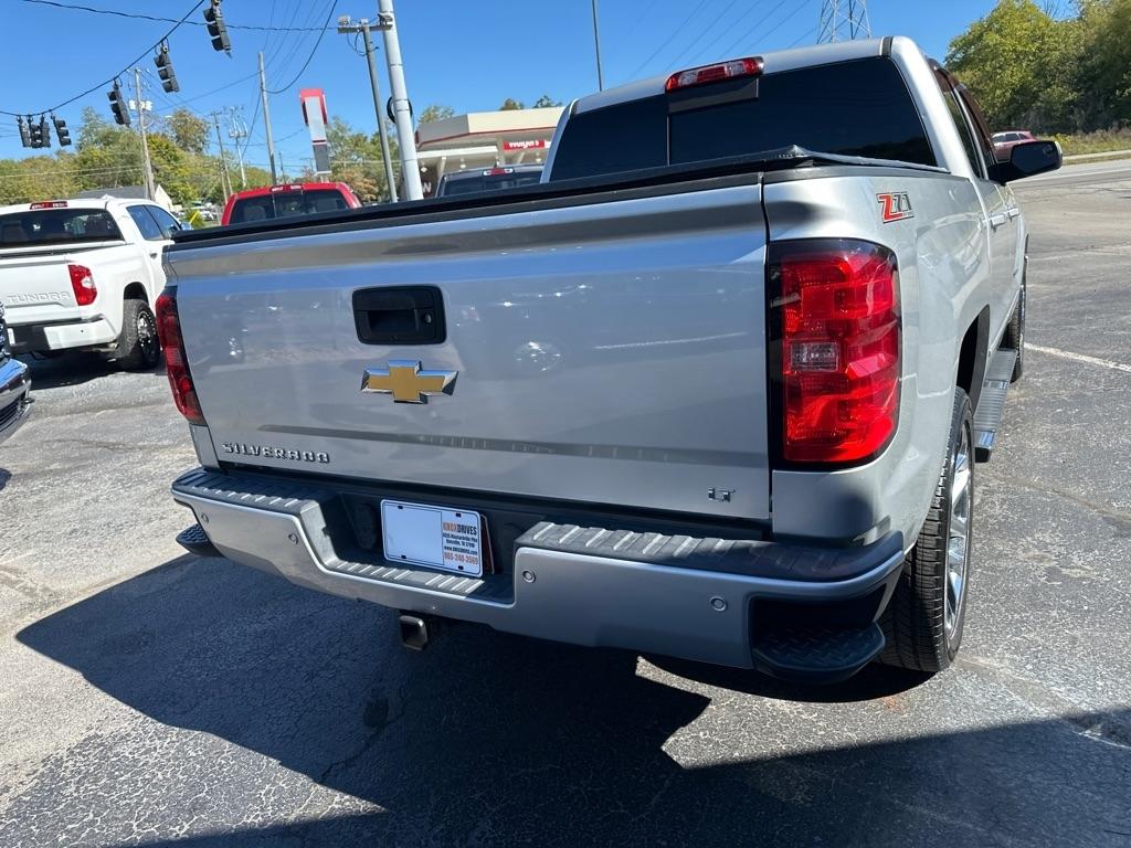 Chevrolet Silverado photo 3