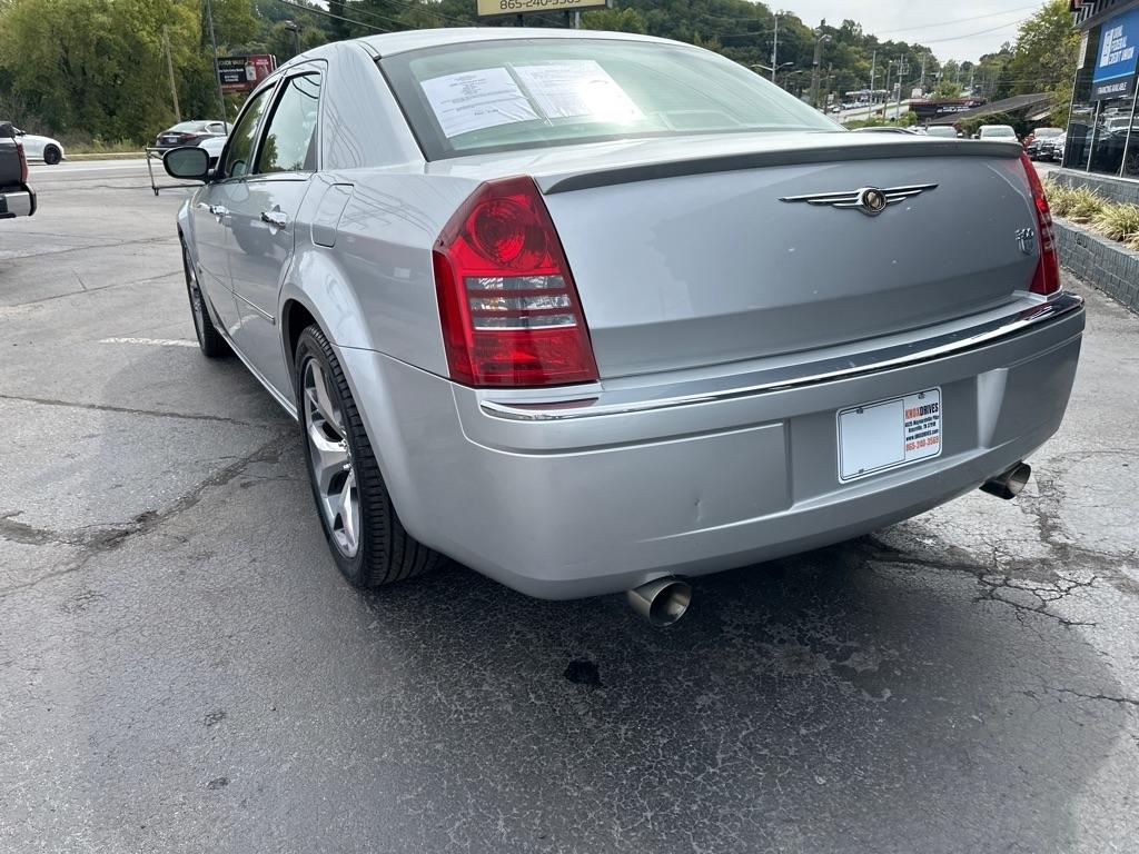 Chrysler 300 photo 2