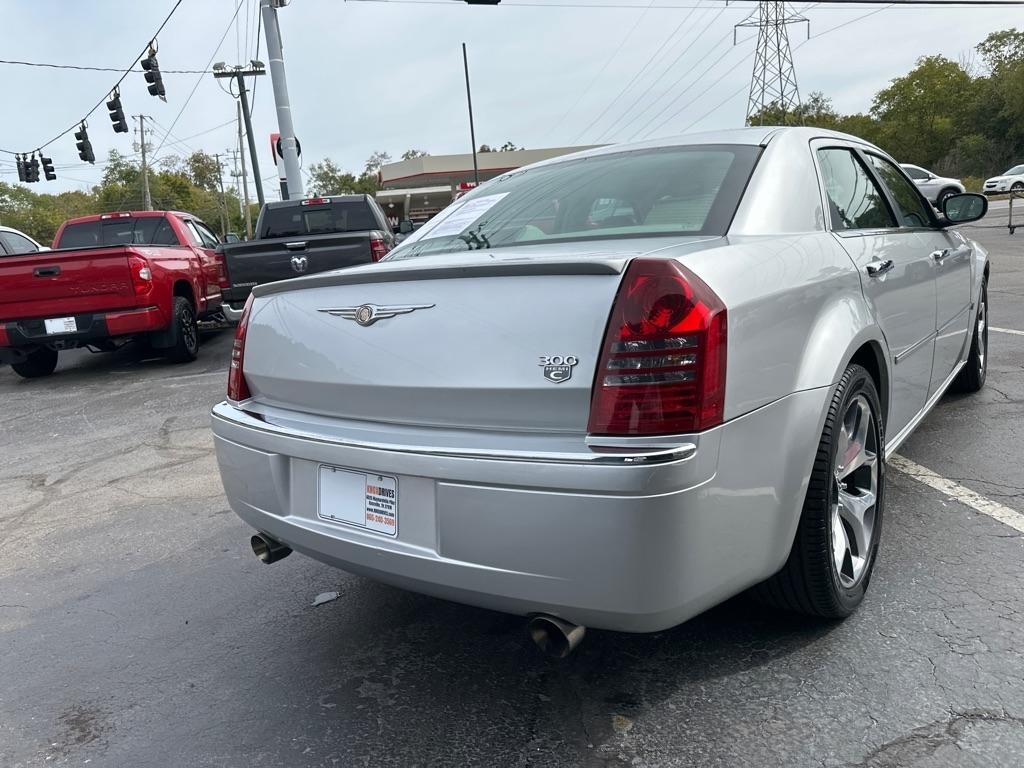 Chrysler 300 photo 3