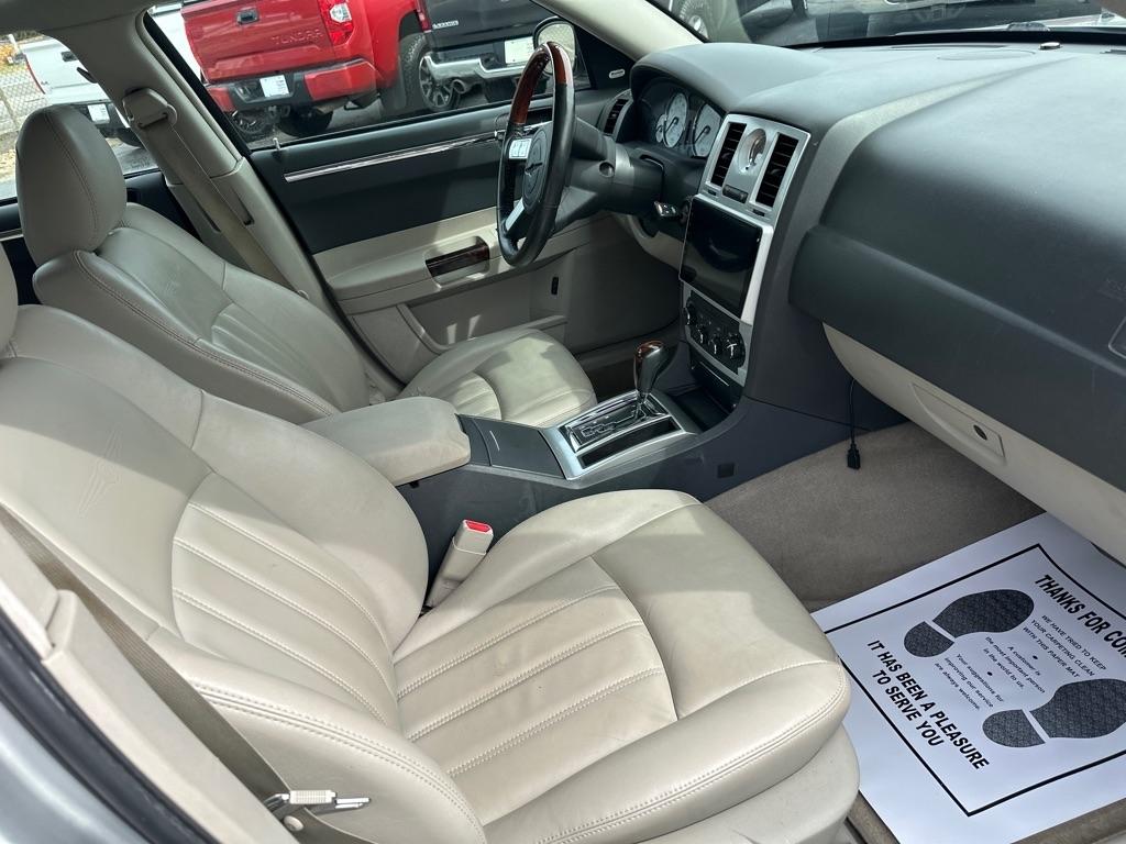 Chrysler 300 photo 8