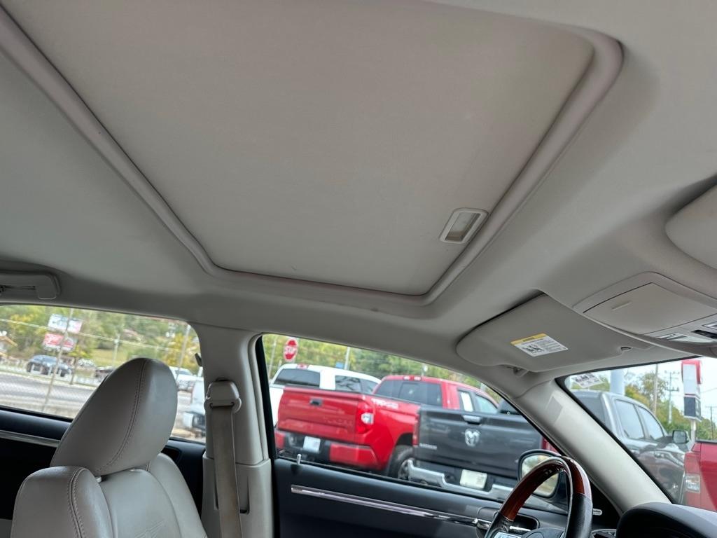 Chrysler 300 photo 9