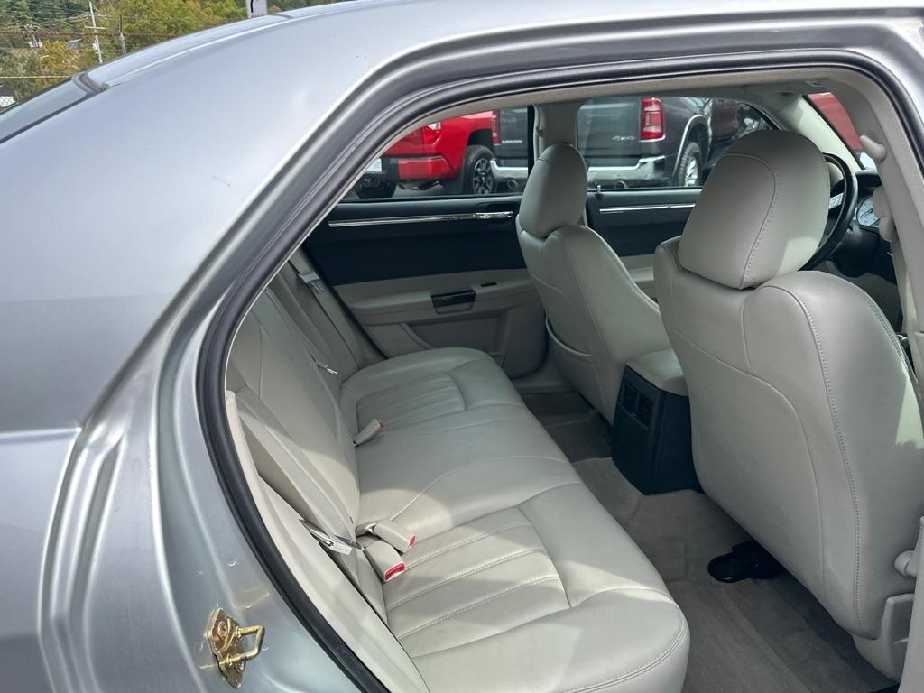 Chrysler 300 photo 11