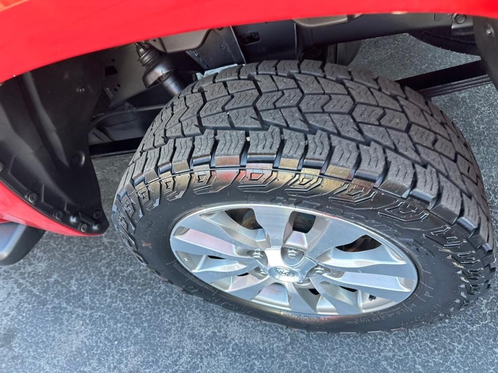 Toyota Tundra 4WD Truck CrewMax 5.7L V8 6-Spd AT LTD (Natl) 2015