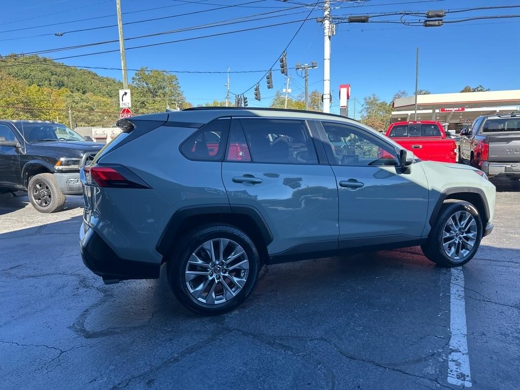 Toyota RAV4 XLE AWD (Natl) 2019