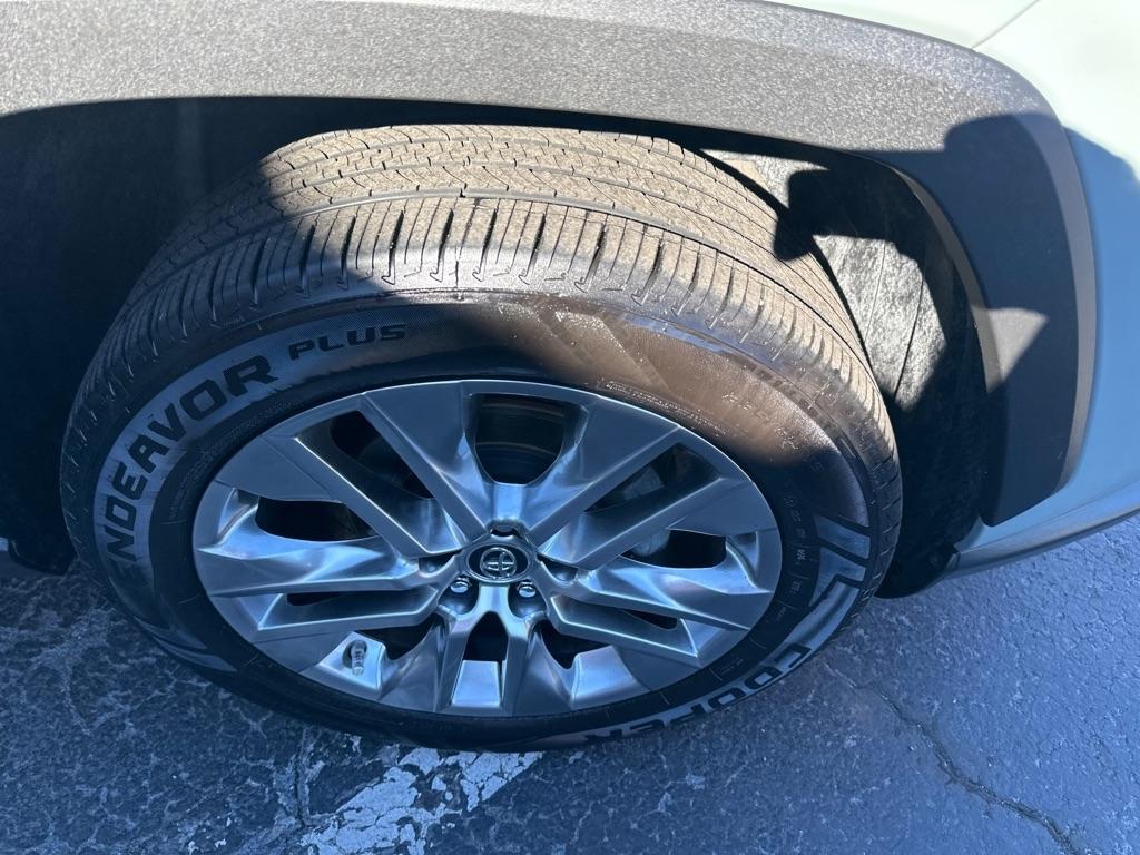 Toyota RAV4 XLE AWD (Natl) 2019