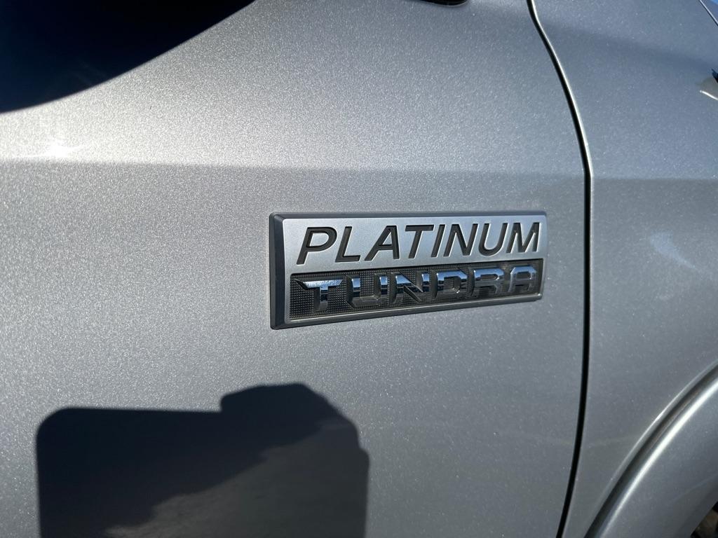 Toyota Tundra 4WD Truck CrewMax 5.7L FFV V8 6-Spd AT Platinum (Natl) 2014