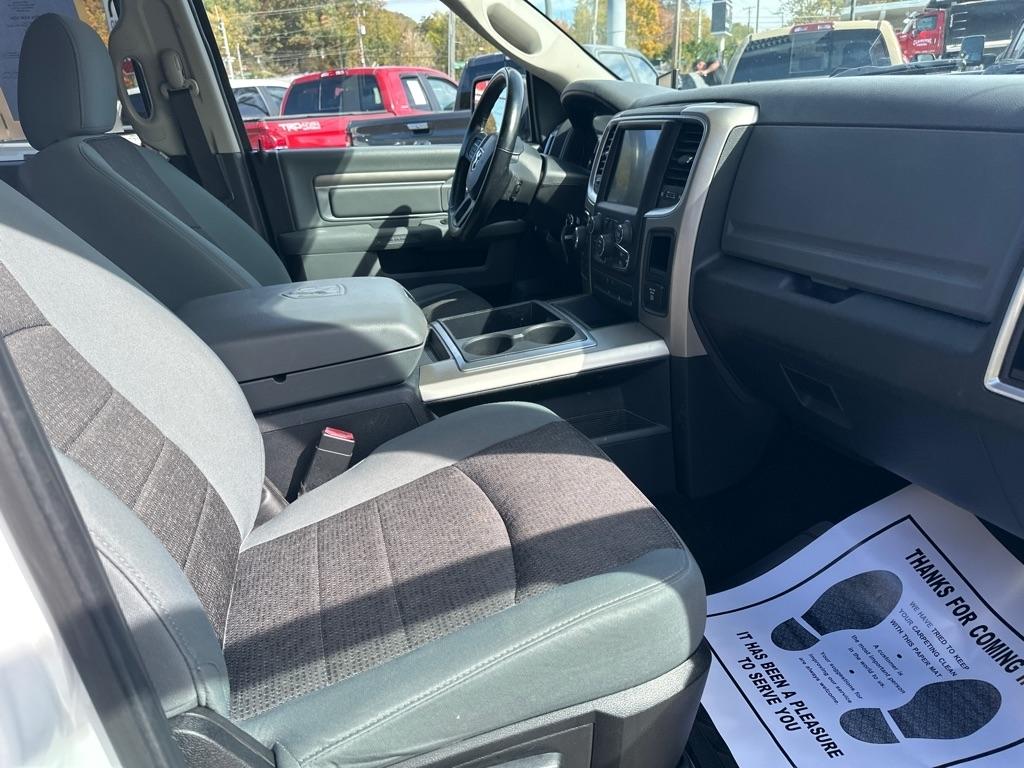 RAM 1500 4WD Crew Cab 140.5" Big Horn 2014