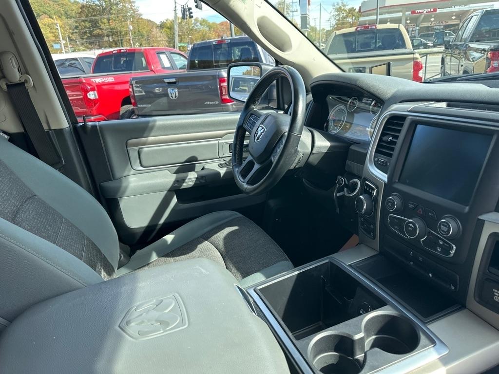 RAM 1500 4WD Crew Cab 140.5" Big Horn 2014