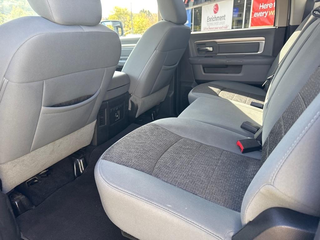 RAM 1500 4WD Crew Cab 140.5" Big Horn 2014