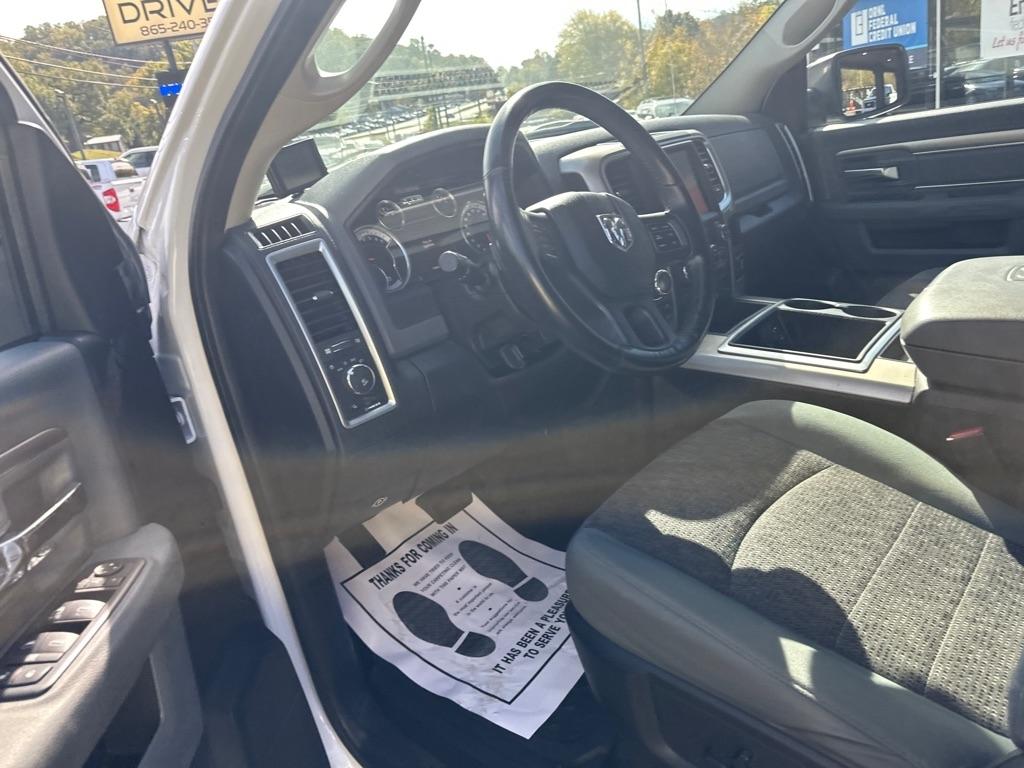 RAM 1500 4WD Crew Cab 140.5" Big Horn 2014