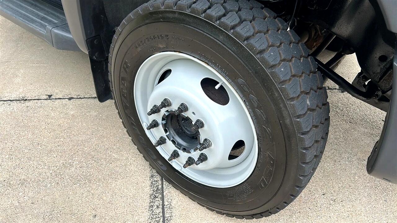 2013 Ford F-550 photo 3