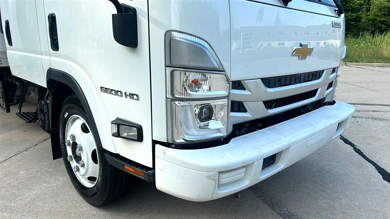 2022 Chevrolet Silverado 5500HD photo 2