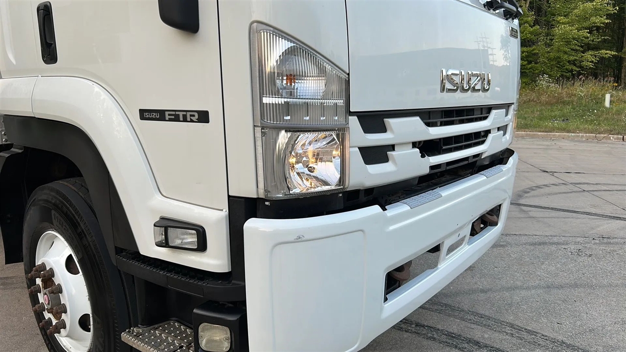 2020 Isuzu FTR photo 2