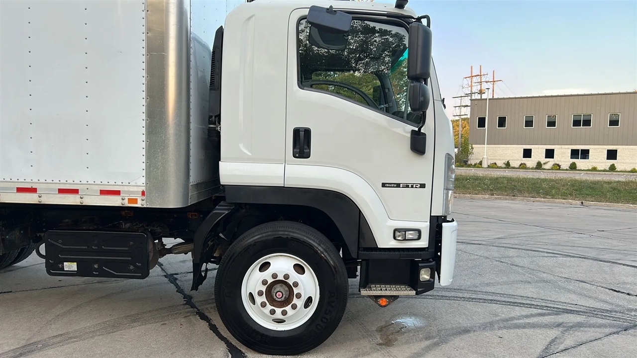2020 Isuzu FTR photo 3
