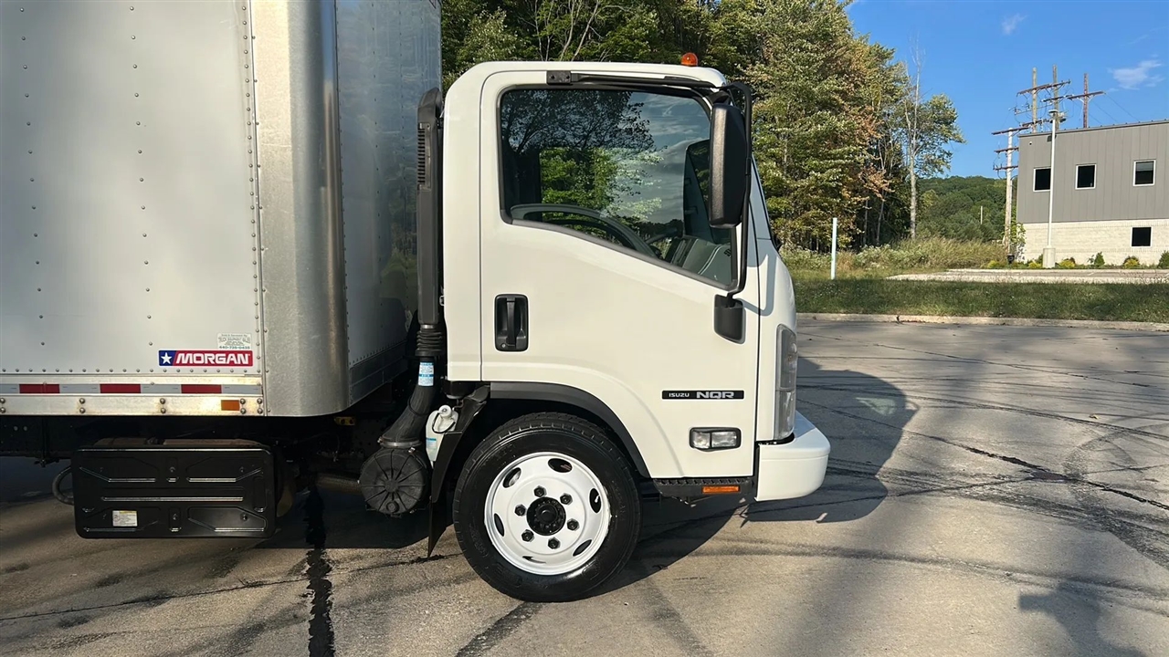 2019 Isuzu NQR photo 3