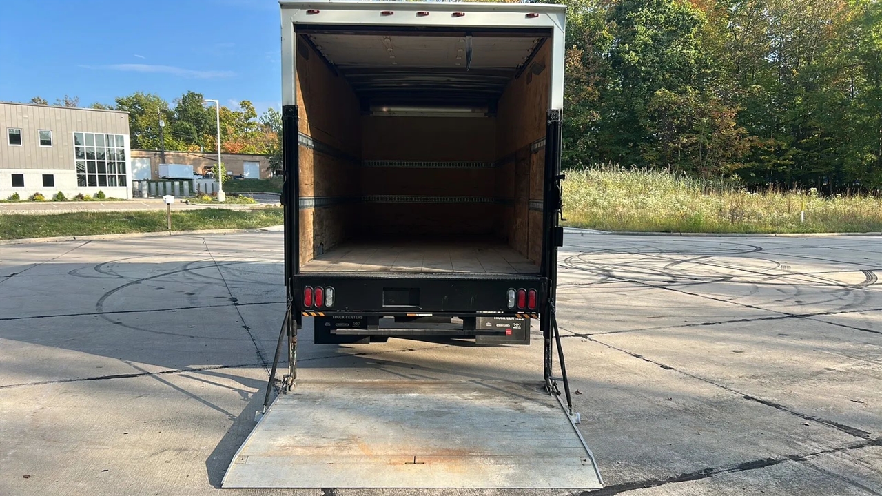 2019 Isuzu NQR photo 12