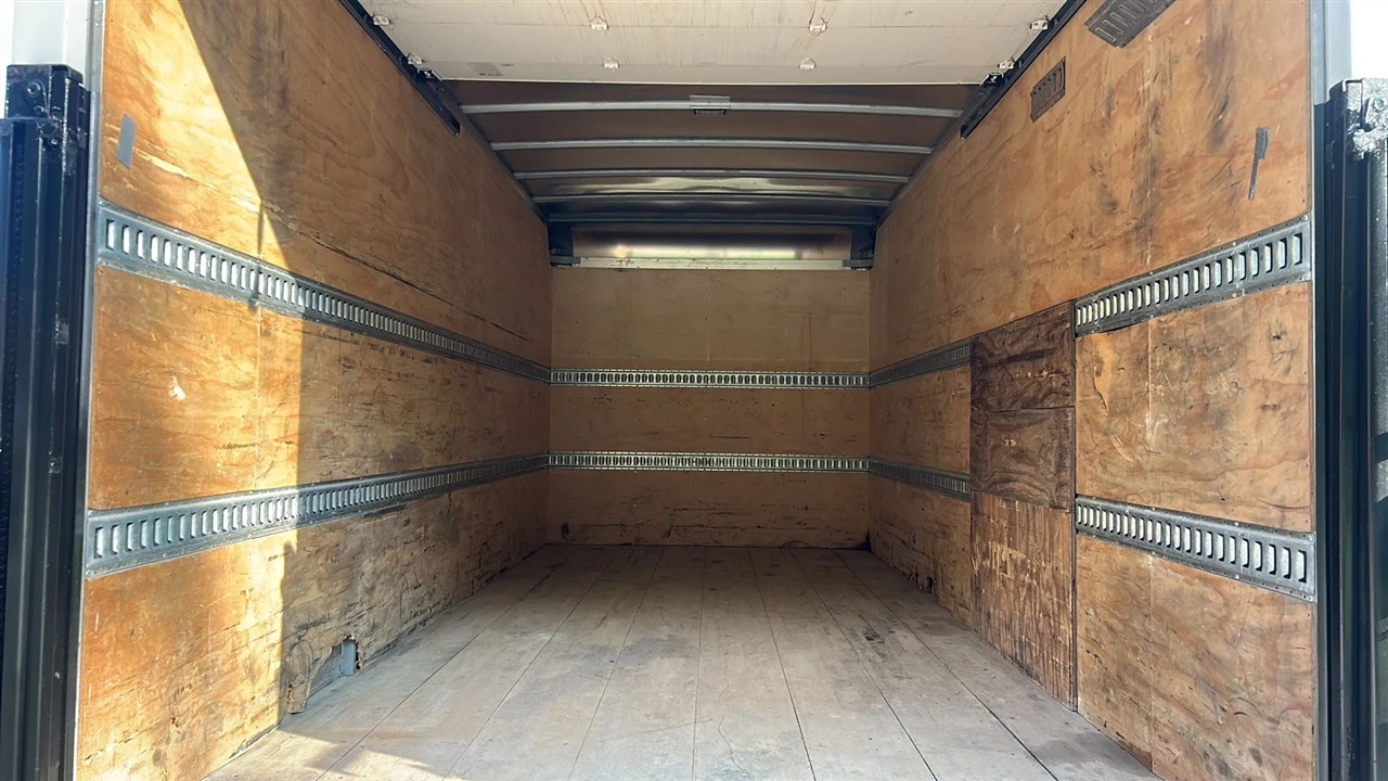 2019 Isuzu NQR photo 13