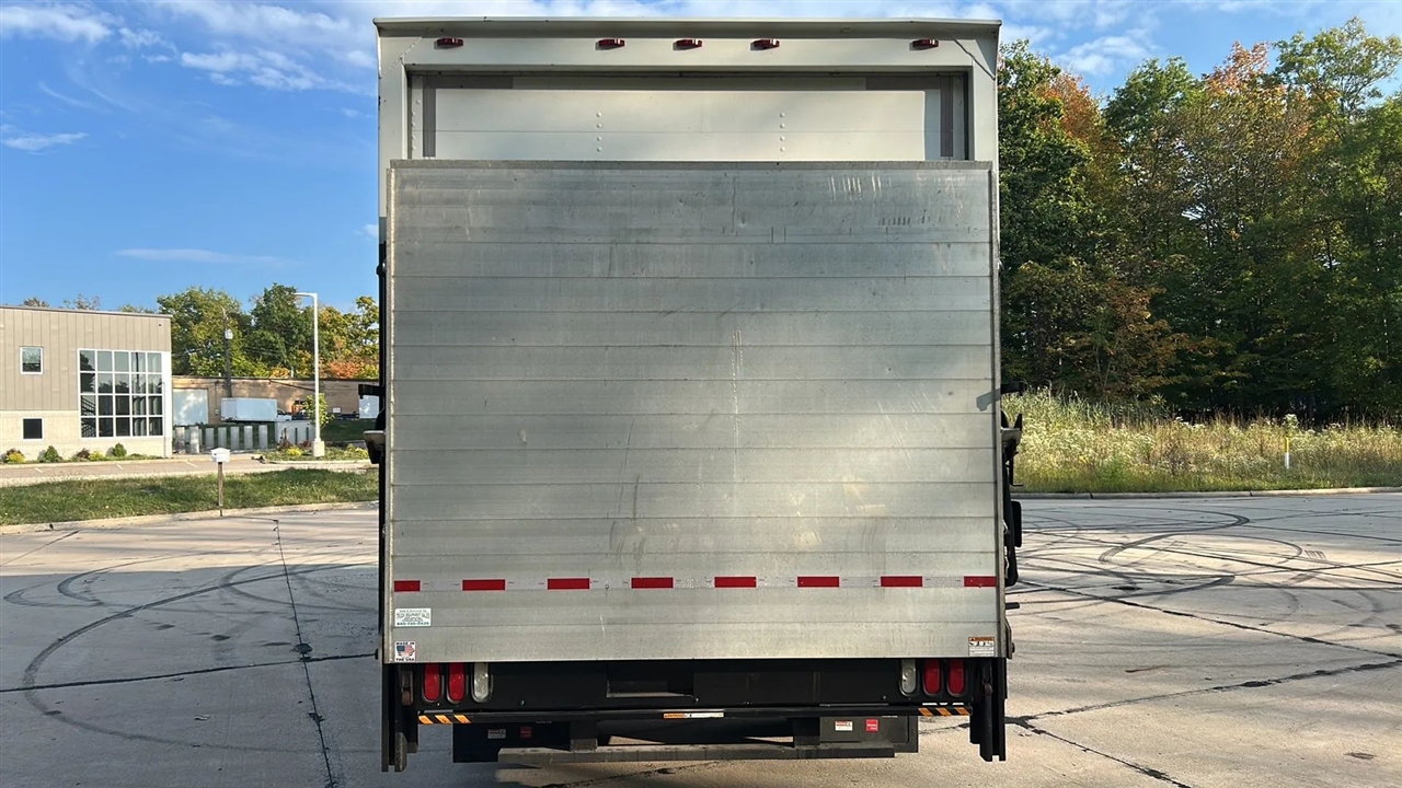 2019 Isuzu NQR photo 14