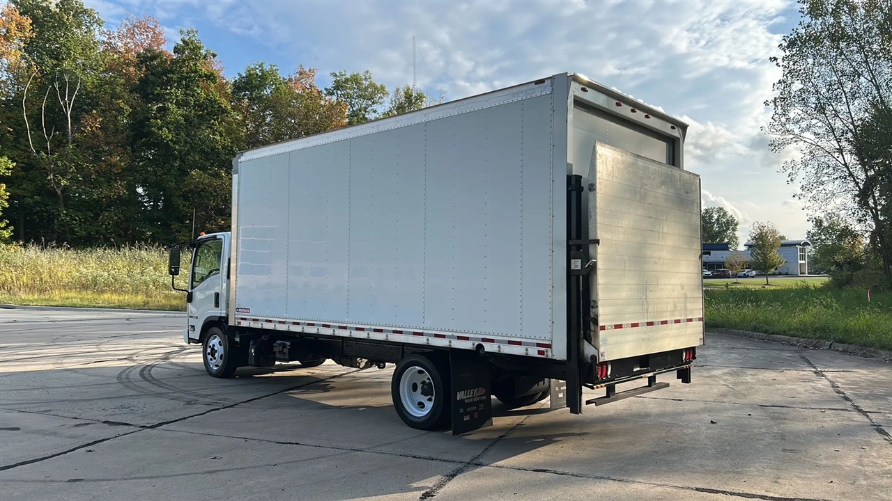 2019 Isuzu NQR photo 16
