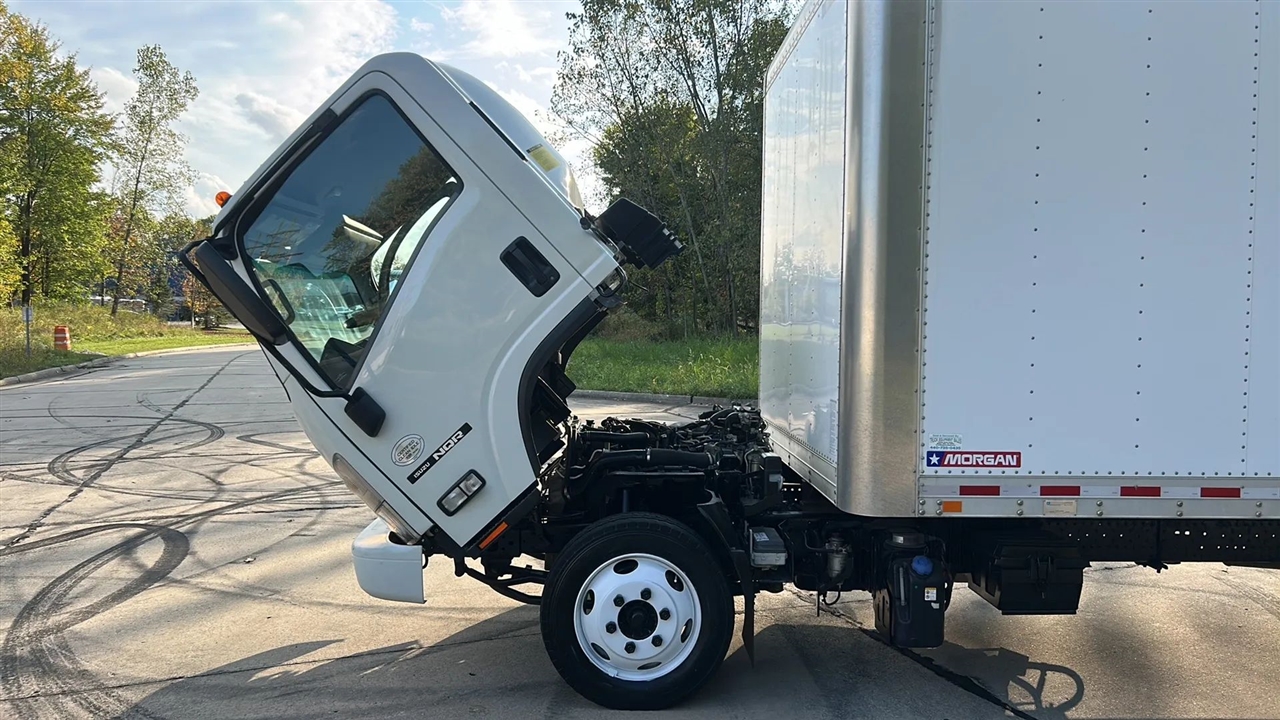 2019 Isuzu NQR photo 24