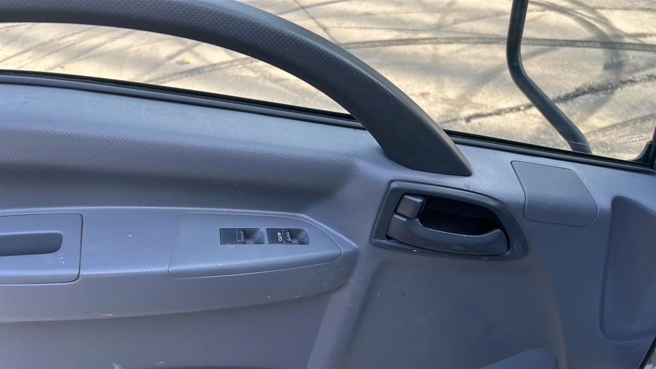 2019 Isuzu NQR photo 28