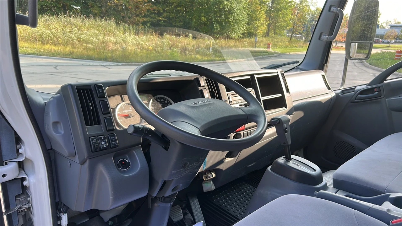 2019 Isuzu NQR photo 29