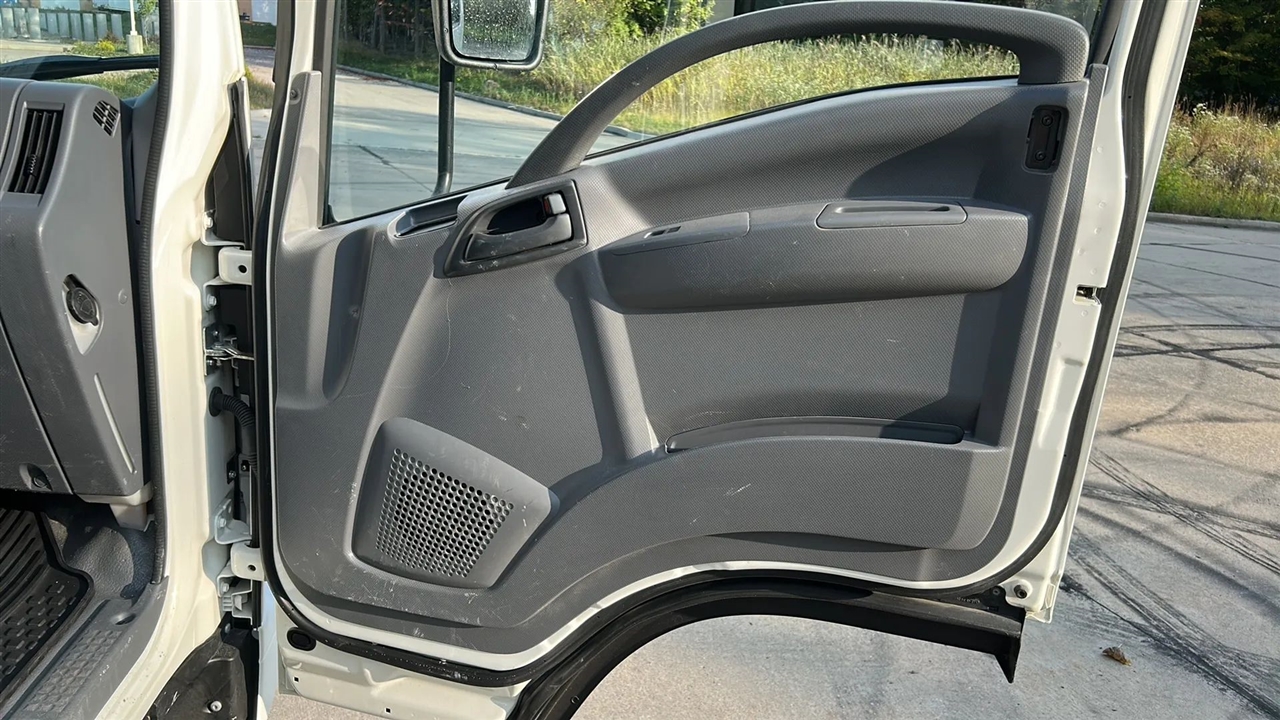 2019 Isuzu NQR photo 36