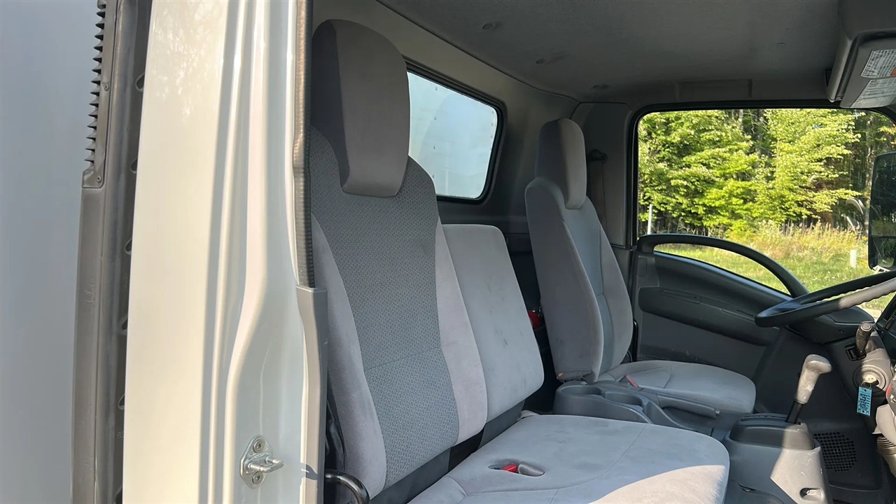 2019 Isuzu NQR photo 37