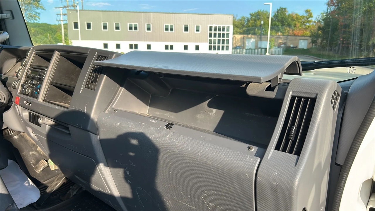 2019 Isuzu NQR photo 40