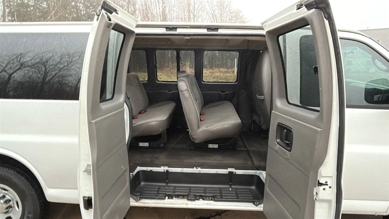 Chevrolet Express LT 3500 Extended 2012
