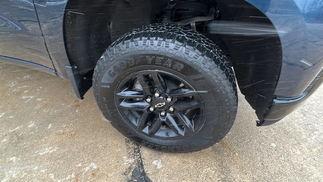 Chevrolet Silverado 1500 Custom Trail Boss Crew Cab Long Box 4WD 2020