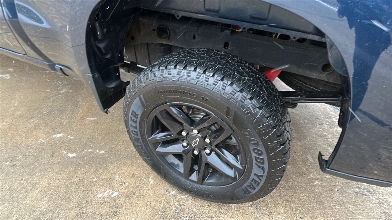 Chevrolet Silverado 1500 Custom Trail Boss Crew Cab Long Box 4WD 2020