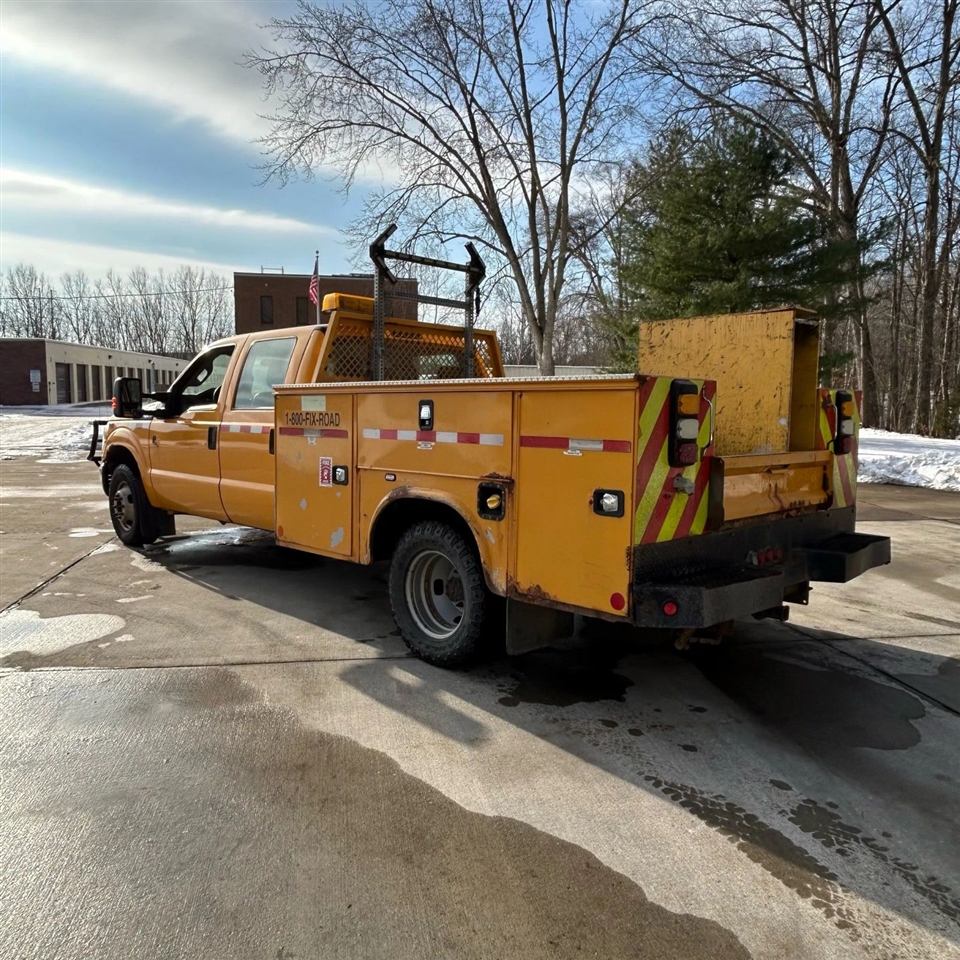 Ford F-350 SD XL Crew Cab Long Bed DRW 2WD 2015