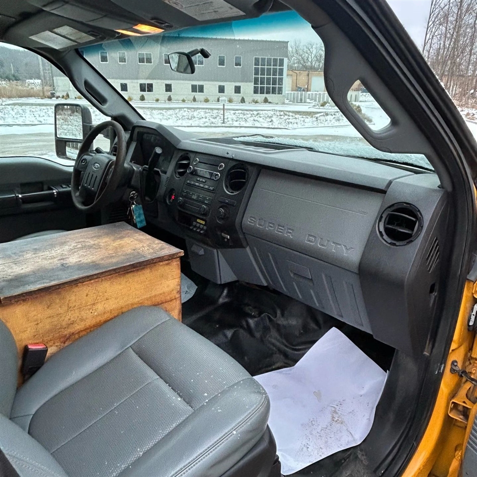 Ford F-350 SD XL Crew Cab Long Bed DRW 2WD 2016