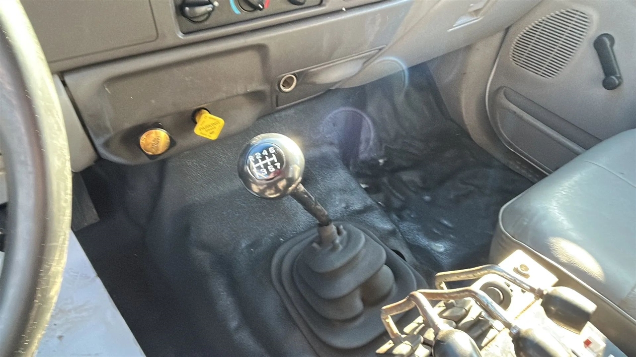 Ford F-750 Regular Cab 2WD DRW 2000