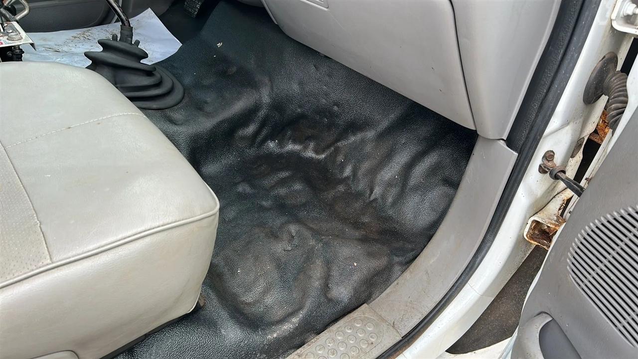 Ford F-750 Regular Cab 2WD DRW 2000