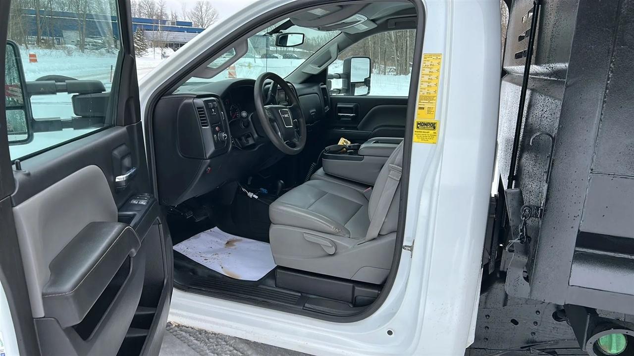 GMC Sierra 3500HD Base Long Box 4WD 2015