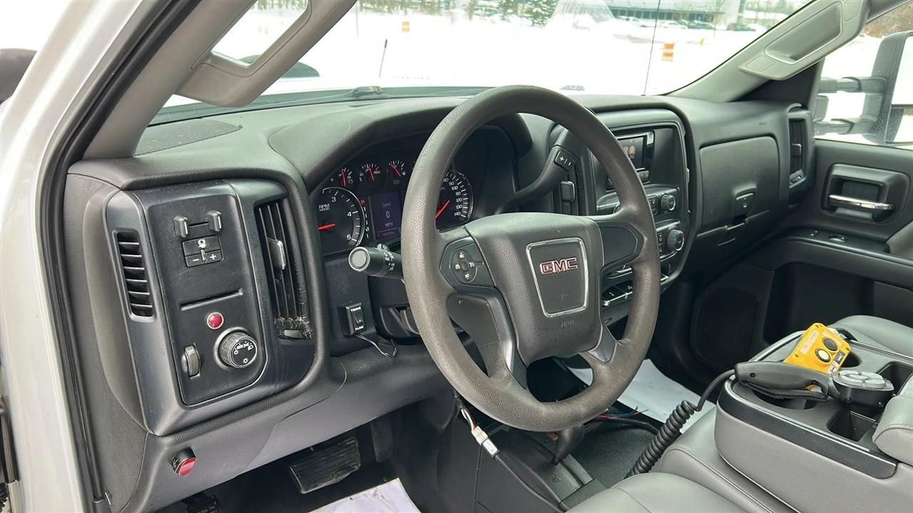 GMC Sierra 3500HD Base Long Box 4WD 2015