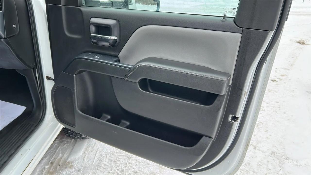 GMC Sierra 3500HD Base Long Box 4WD 2015