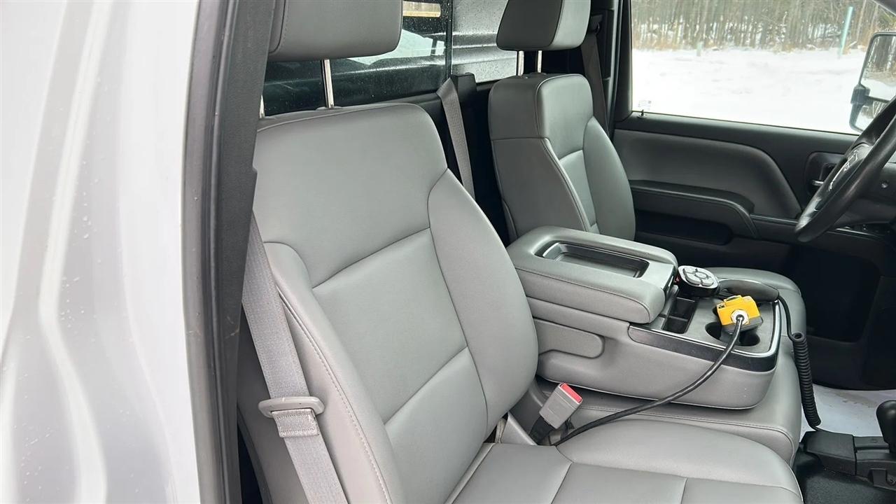 GMC Sierra 3500HD Base Long Box 4WD 2015