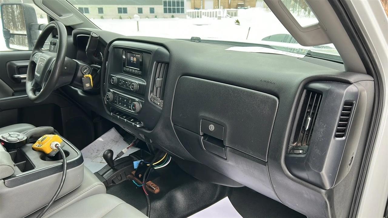 GMC Sierra 3500HD Base Long Box 4WD 2015