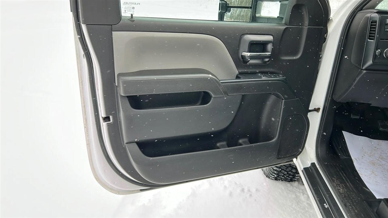 GMC Sierra 3500HD Base Long Box 4WD 2016