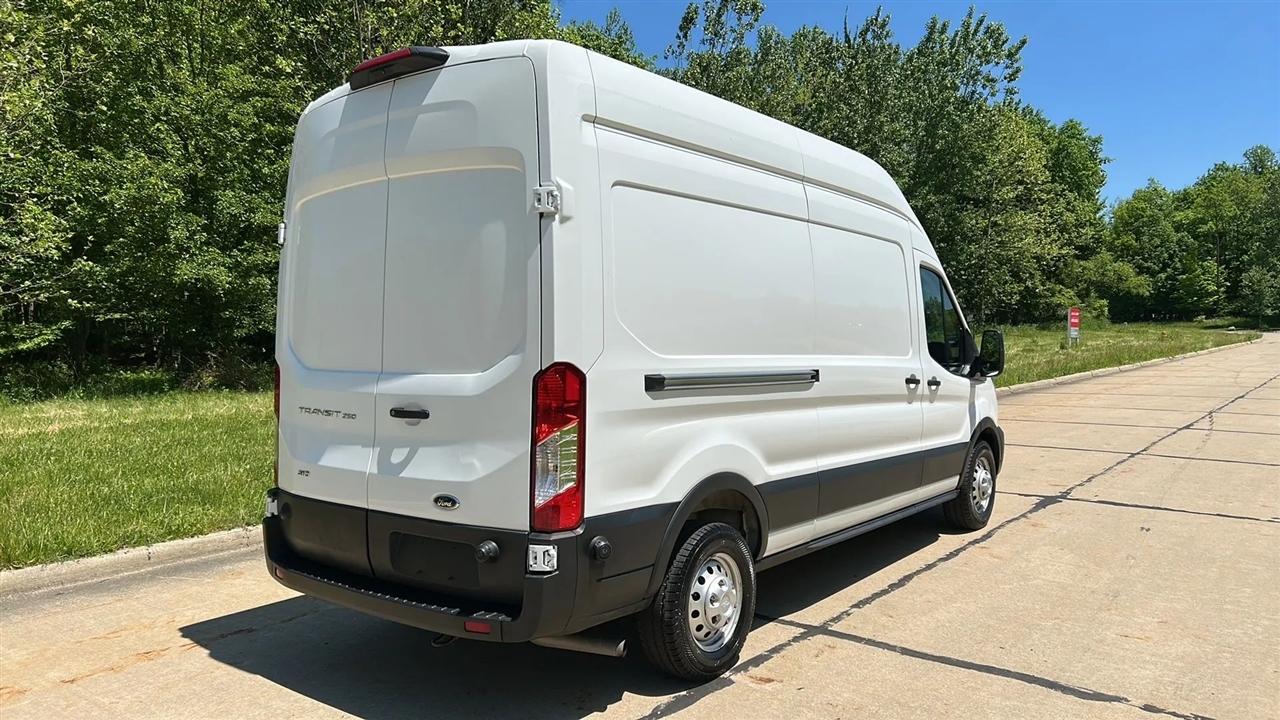 Ford Transit 250 Van High Roof w/Sliding Pass. 148-in. WB 2025